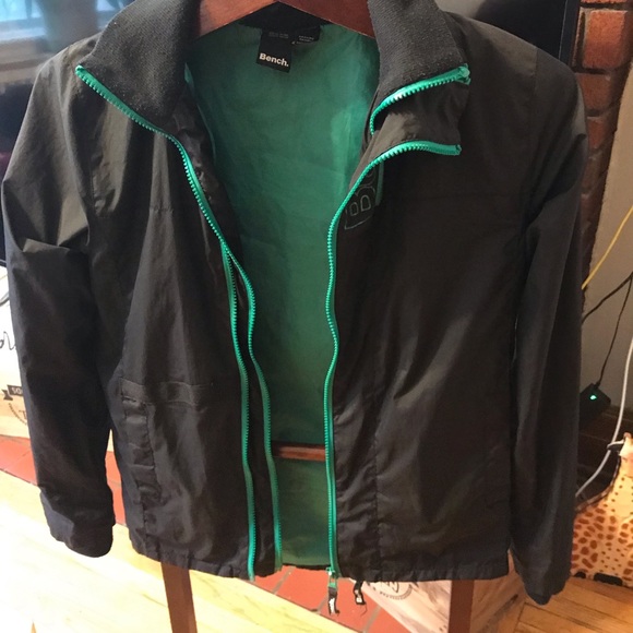 Bench waterproof and wind proof jacket size S - Picture 3 of 3